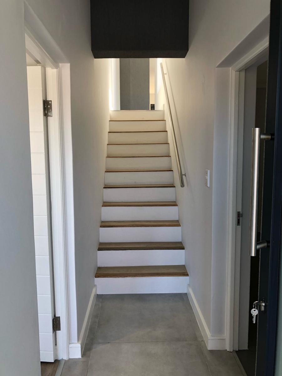 To Let 4 Bedroom Property for Rent in Somerset Ridge Western Cape